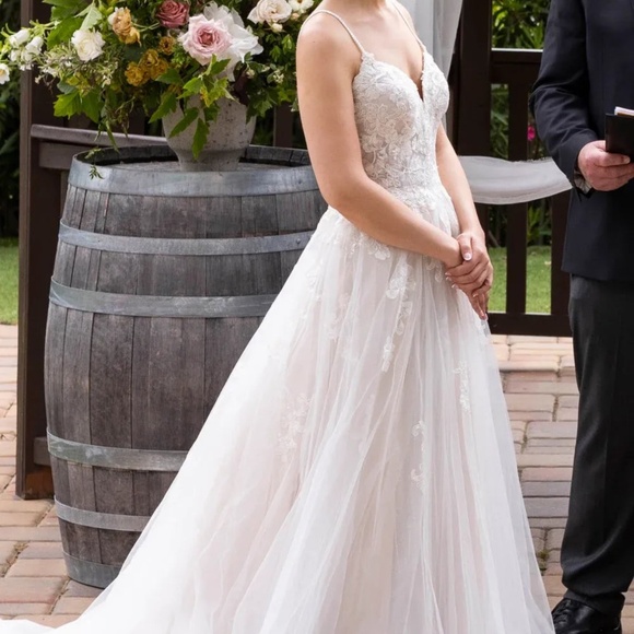 Stella York #6886 Wedding Gown - Picture 4 of 5